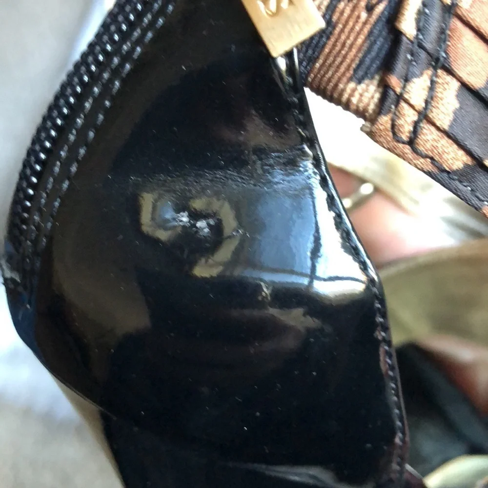 GUESS LEOPARD PRINT HEELS